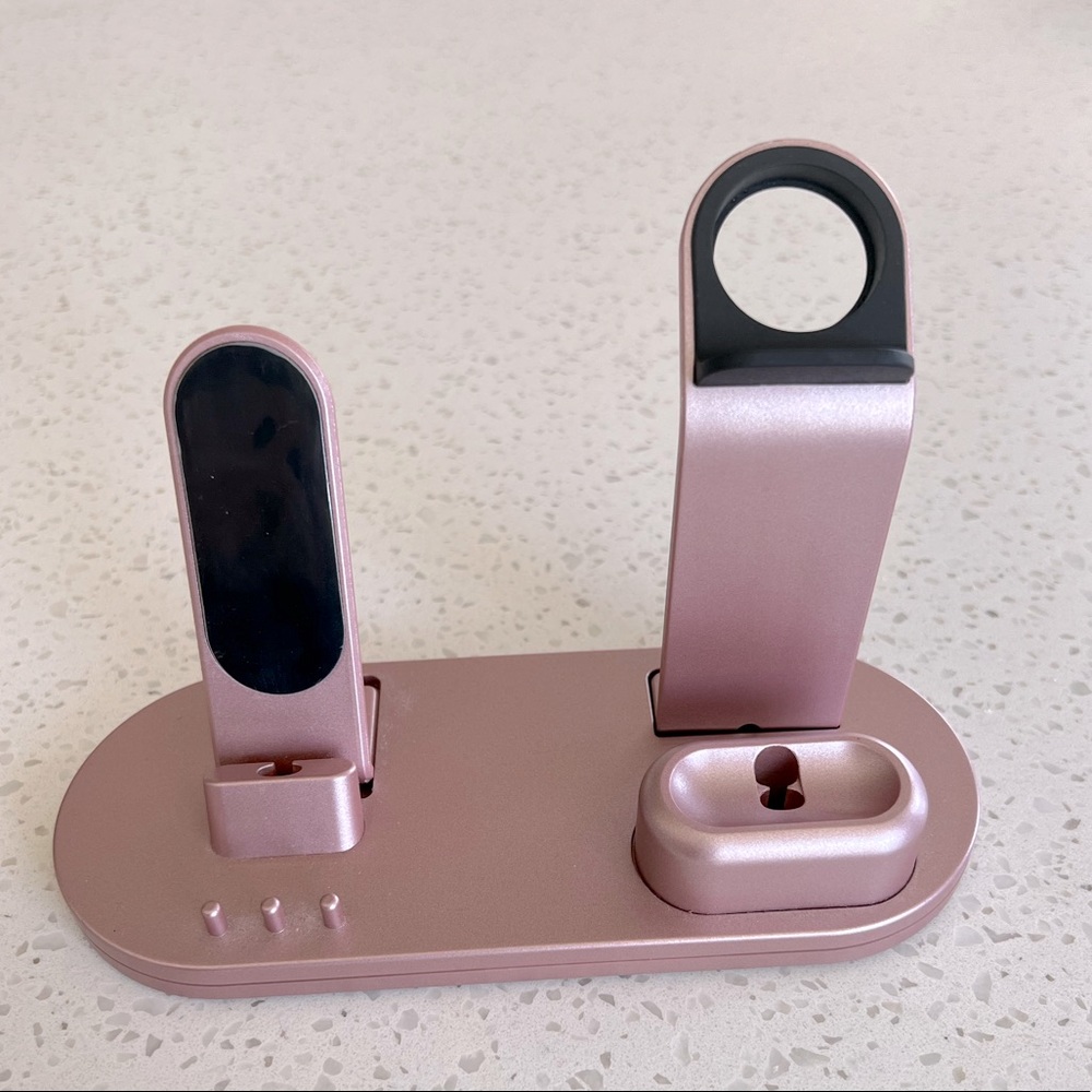 NWOT Apple Charging Station